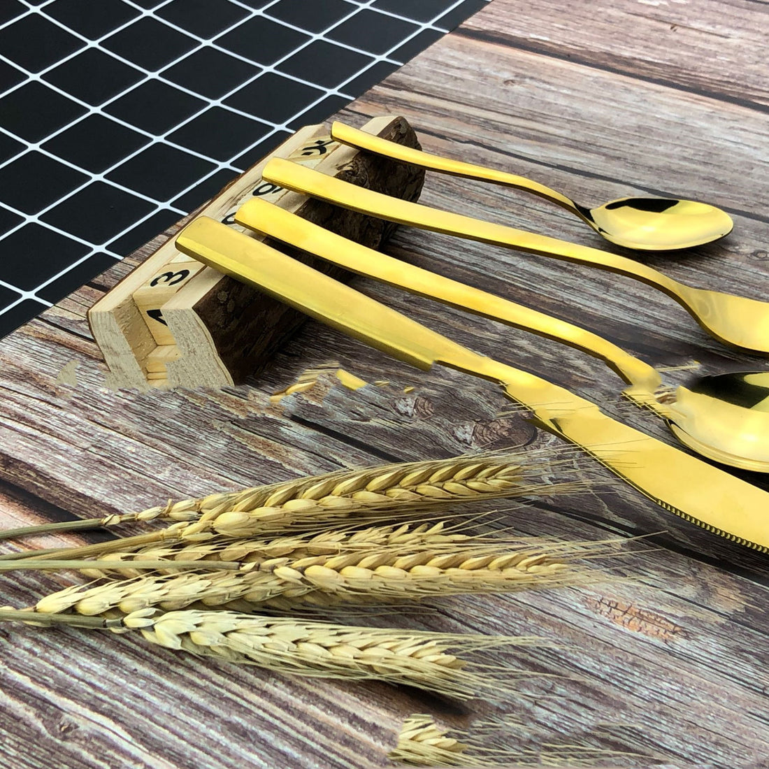 24 Piece Golden Stainless Steel Cutlery Set